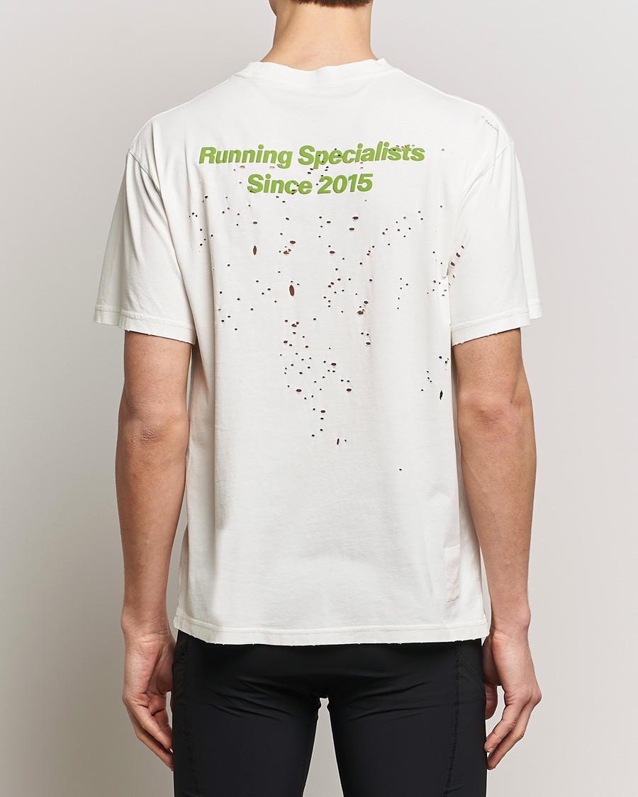 Satisfy MothTech T-Shirt Off White bei Care of Carl