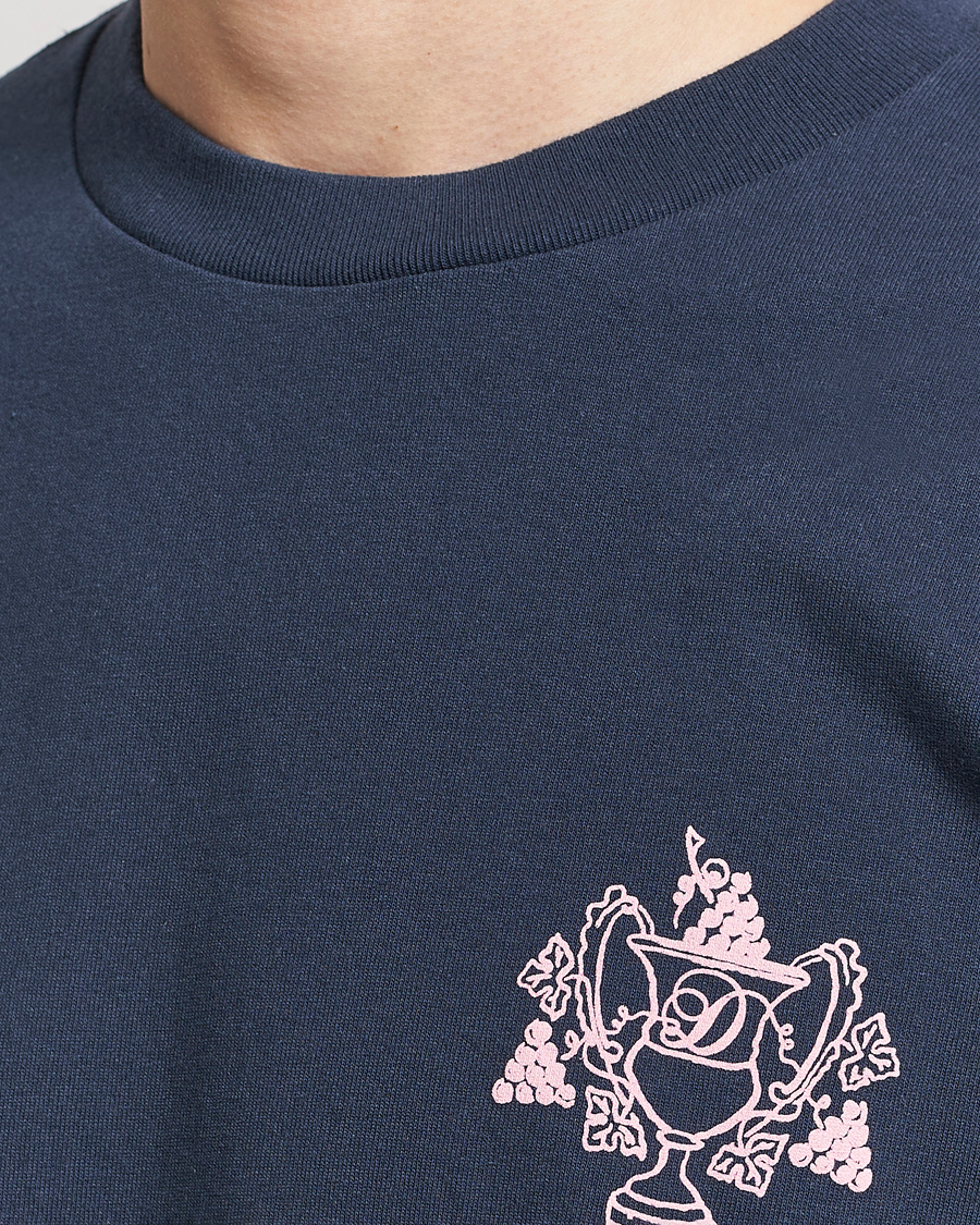 Herren | T-Shirts | Drôle de Monsieur | Blason Embroidered T-Shirt Midnight Blue
