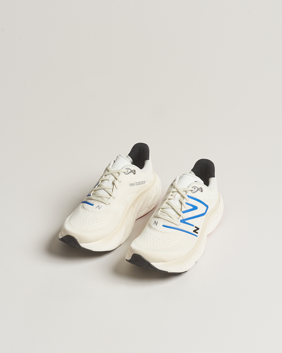 Herren | Weiße Sneakers | New Balance Running | Fresh Foam X More v4 Sea Salt