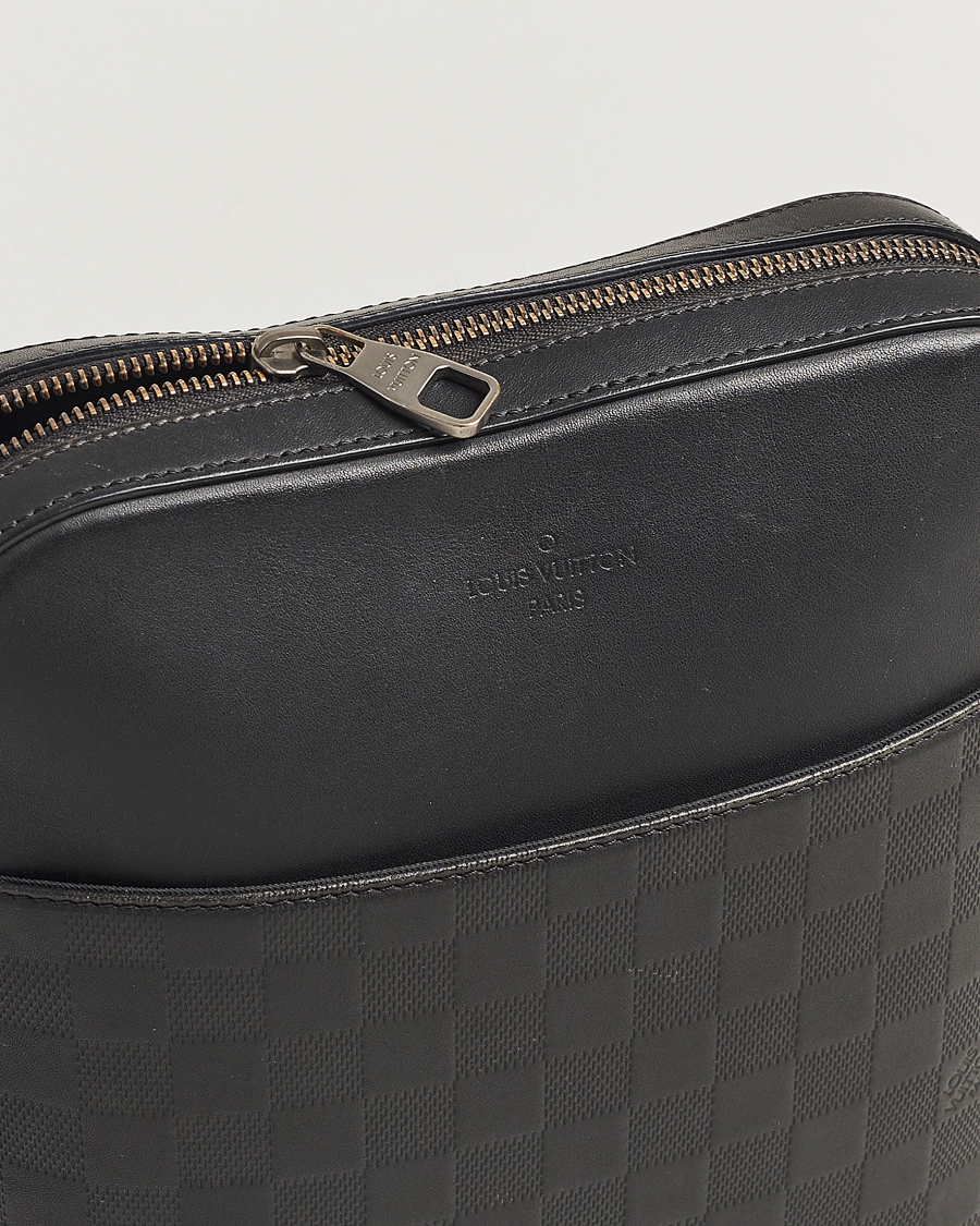 Herren | Louis Vuitton Pre-Owned Damier Infini Pochette District Shoulder Bag | Louis Vuitton Pre-Owned | Damier Infini Pochette District Shoulder Bag