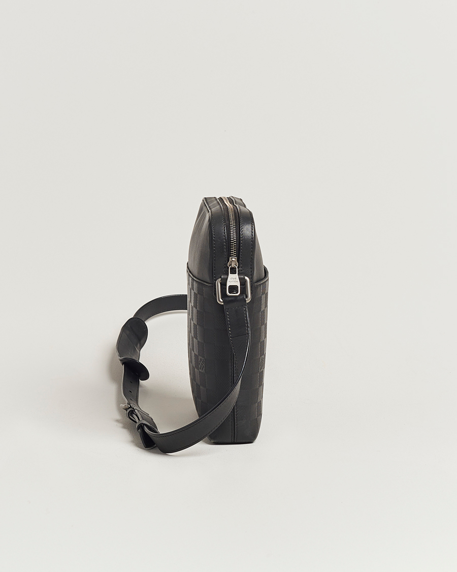 Herren | Louis Vuitton Pre-Owned Damier Infini Pochette District Shoulder Bag | Louis Vuitton Pre-Owned | Damier Infini Pochette District Shoulder Bag