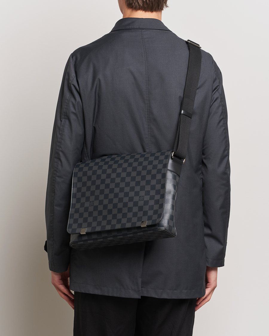 Herr | Pre-Owned & Vintage Bags | Louis Vuitton Pre-Owned | District PM Messenger Bag Damier Graphite