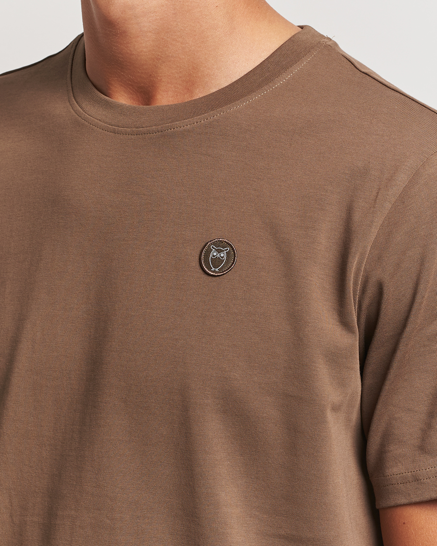 Herren | T-Shirts | KnowledgeCotton Apparel | Loake Badge T-Shirt Brown