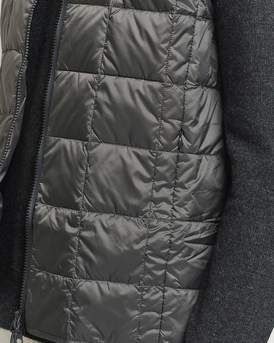 Herren | Jacken | TAION | High Neck Full Zip Lightweight Down Vest Charcoal