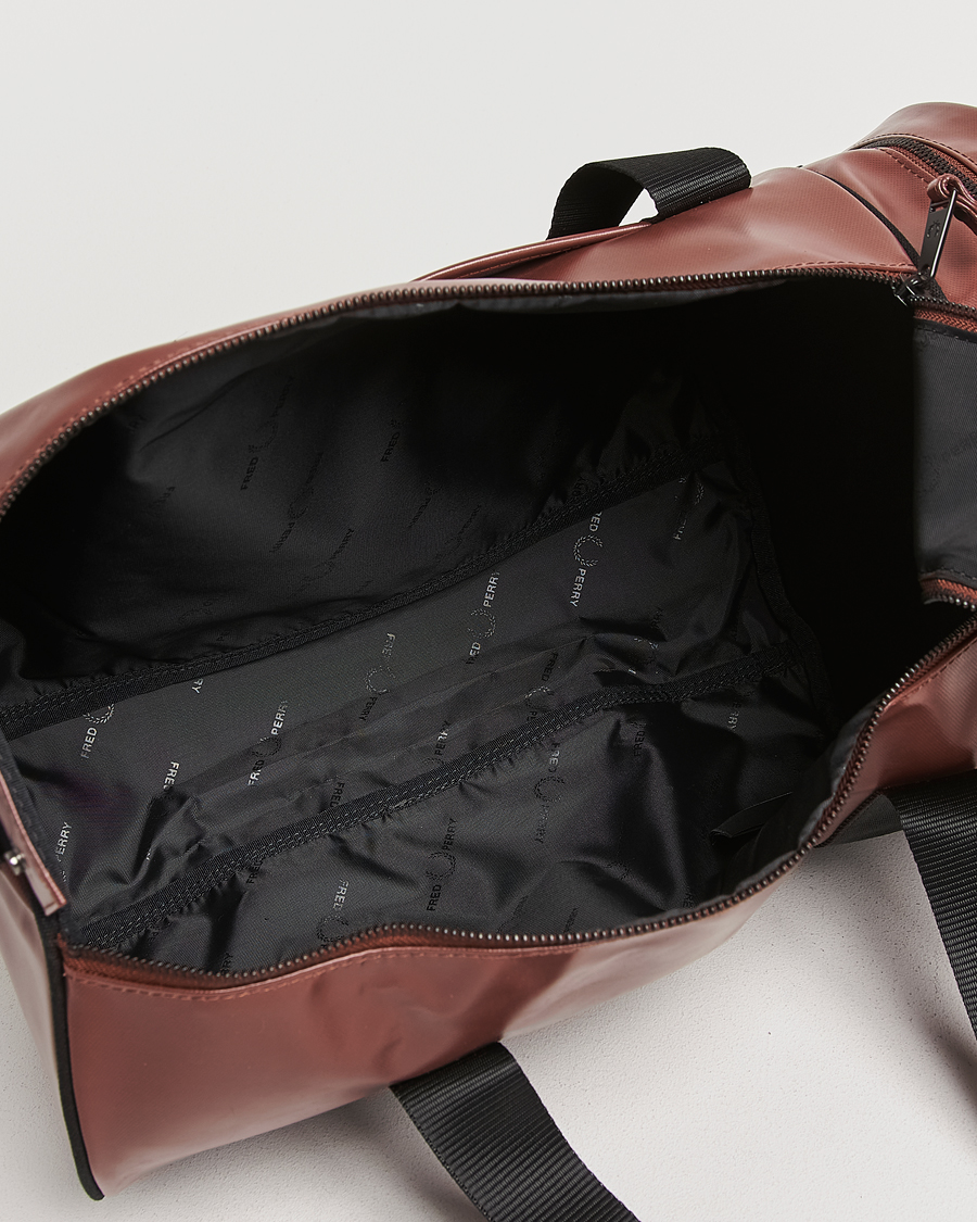 Herren | Fred Perry Tonal Classic Barrel Bag Whiskey Brown | Fred Perry | Tonal Classic Barrel Bag Whiskey Brown