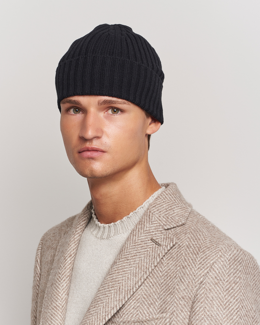 Herren | Piacenza Cashmere Ribbed Cashmere Beanie Black | Piacenza Cashmere | Ribbed Cashmere Beanie Black