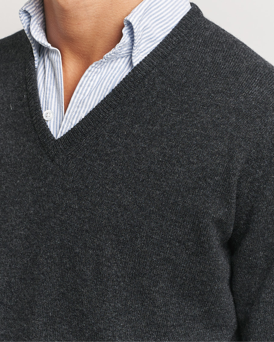 Herren | Pullover | William Lockie | Rob Lambswool V-Neck Charcoal