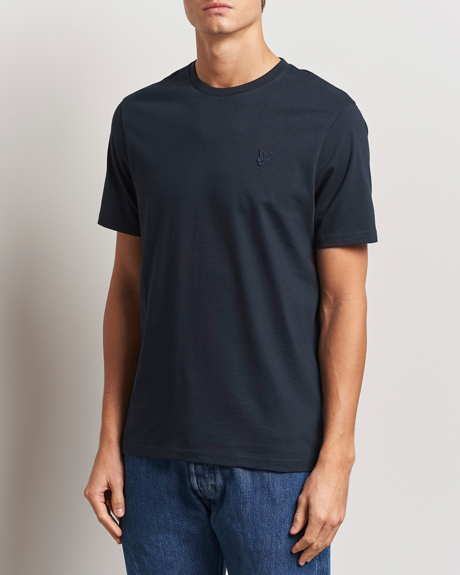 Herren | T-Shirts | Lyle & Scott | Tonal Eagle Crew Neck T-Shirt Dark Navy
