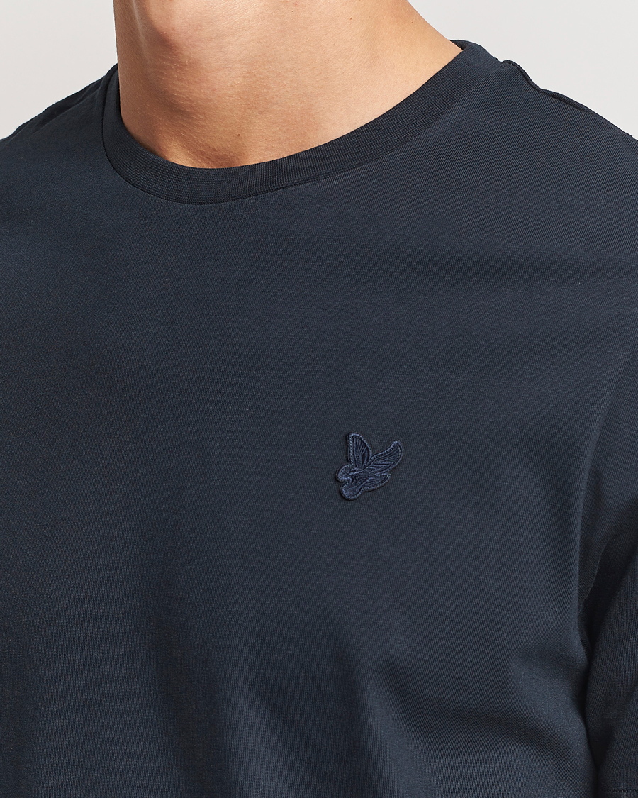 Herren | T-Shirts | Lyle & Scott | Tonal Eagle Crew Neck T-Shirt Dark Navy