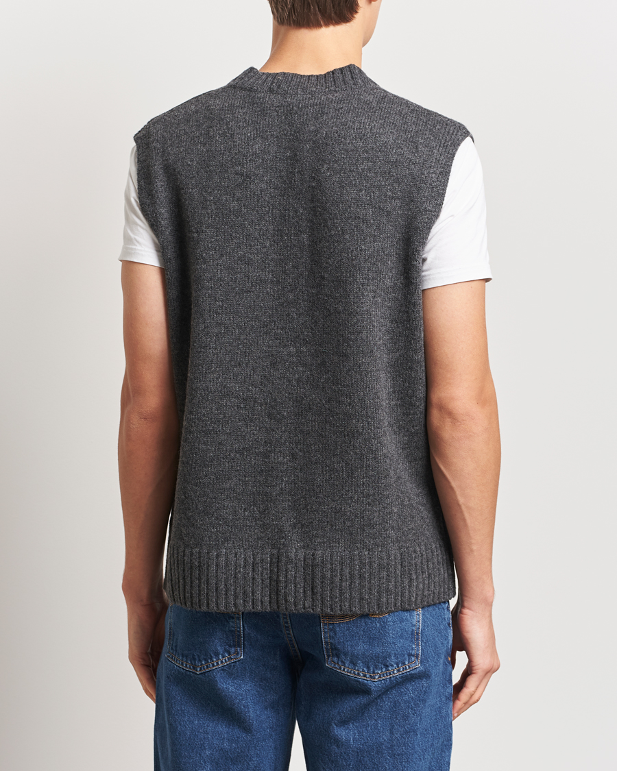Herren | Pullover | A Day's March | Wigtown Lambswool V-Neck Vest Charcoal