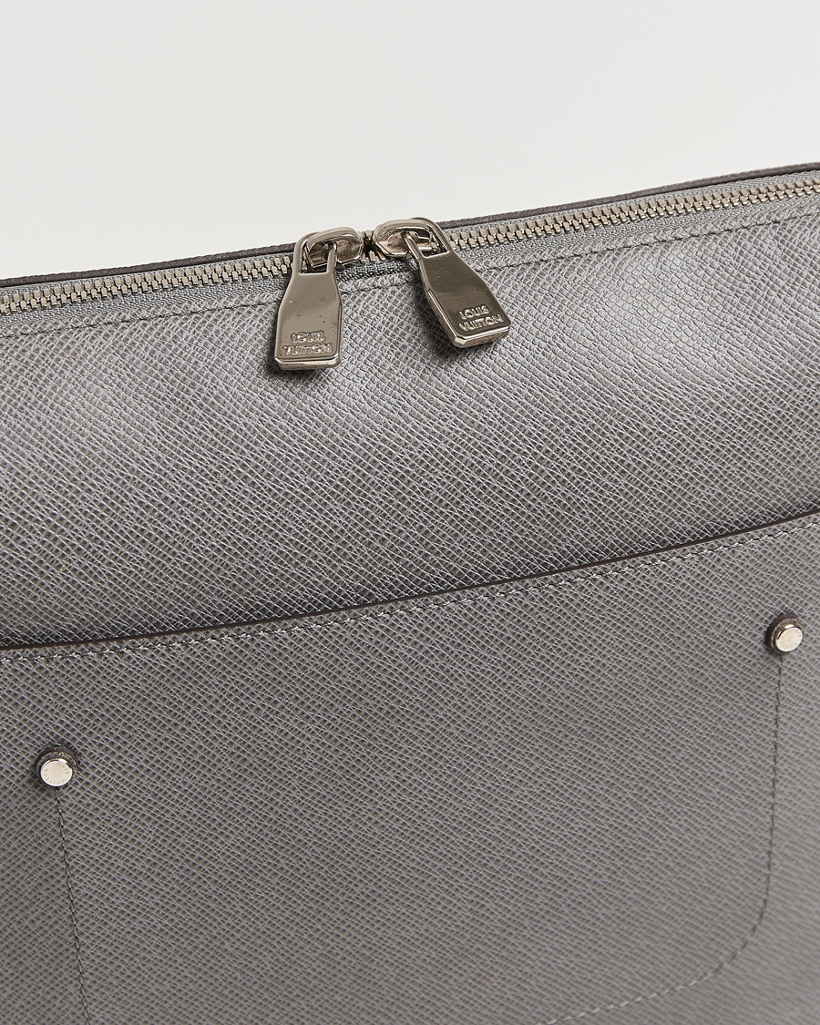 Herren | Louis Vuitton Pre-Owned Gray Taiga PM Messenger Bag Grigori | Louis Vuitton Pre-Owned | Gray Taiga PM Messenger Bag Grigori