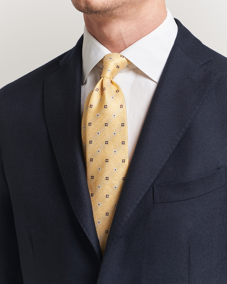 Herren | Amanda Christensen Silk/Linen Printed Flower 8cm Tie Yellow | Amanda Christensen | Silk/Linen Printed Flower 8cm Tie Yellow