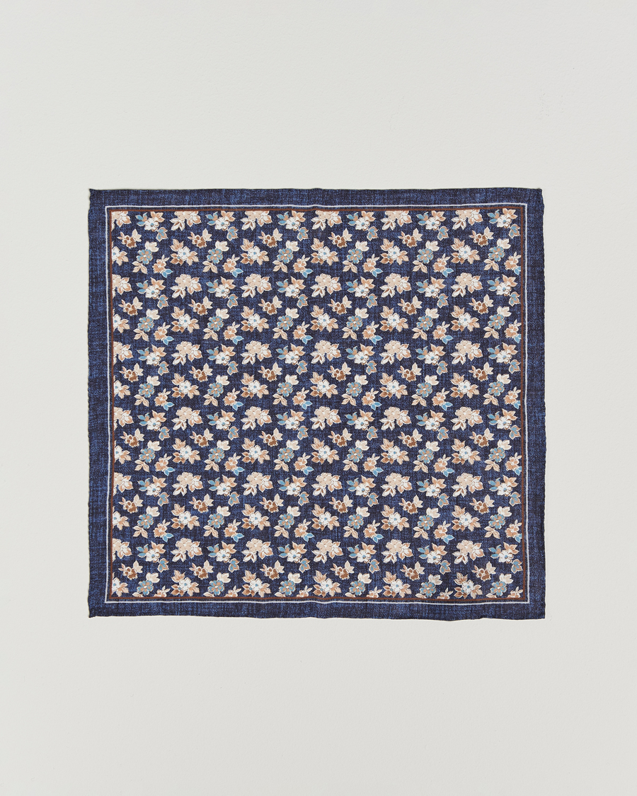 Herren | Amanda Christensen Linen Printed Flower Pocket Square Navy | Amanda Christensen | Linen Printed Flower Pocket Square Navy