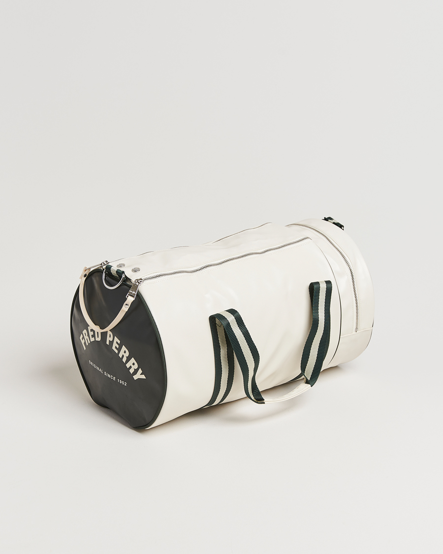 Herren | Fred Perry Classic Barrel Bag Snow White/Court Green | Fred Perry | Classic Barrel Bag Snow White/Court Green