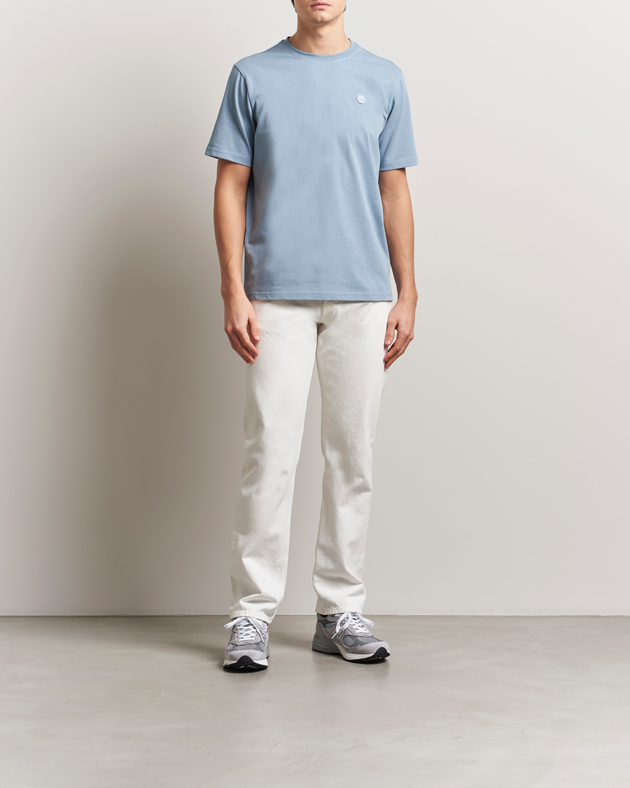 Herren | T-Shirts | KnowledgeCotton Apparel | Loake Badge T-Shirt Ashley Blue