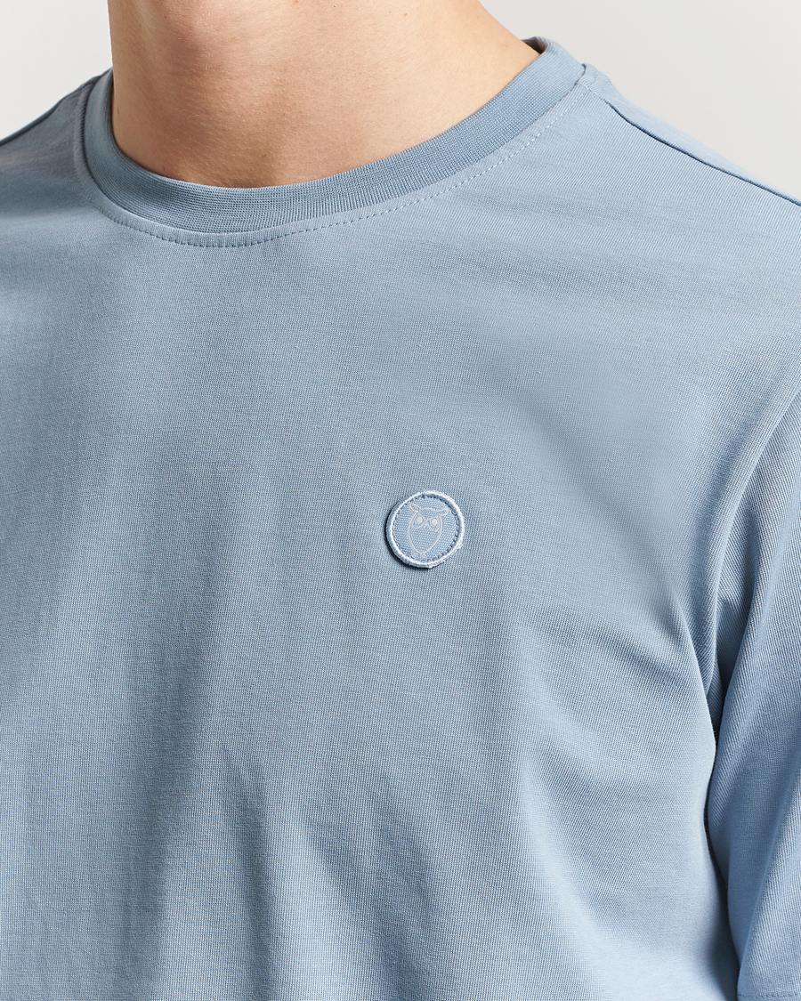 Herren | T-Shirts | KnowledgeCotton Apparel | Loake Badge T-Shirt Ashley Blue