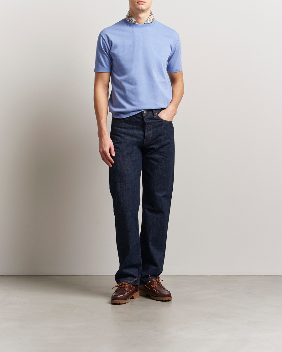 Herren | T-Shirts | Drake's | Embroidered Hiking T-Shirt Lavender Blue