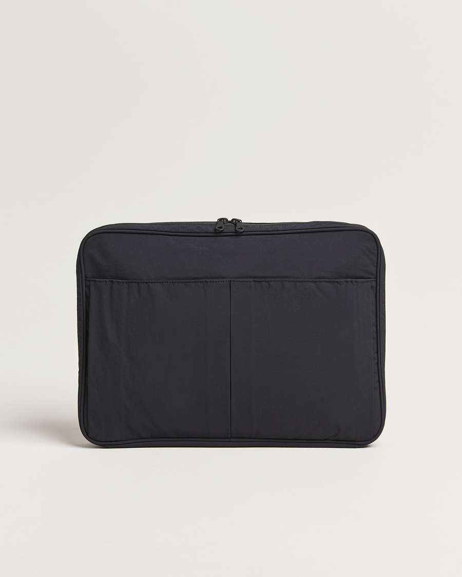 Herren | mazi untitled Nylon Laptop Pouch 16 Inch Black | mazi untitled | Nylon Laptop Pouch 16 Inch Black