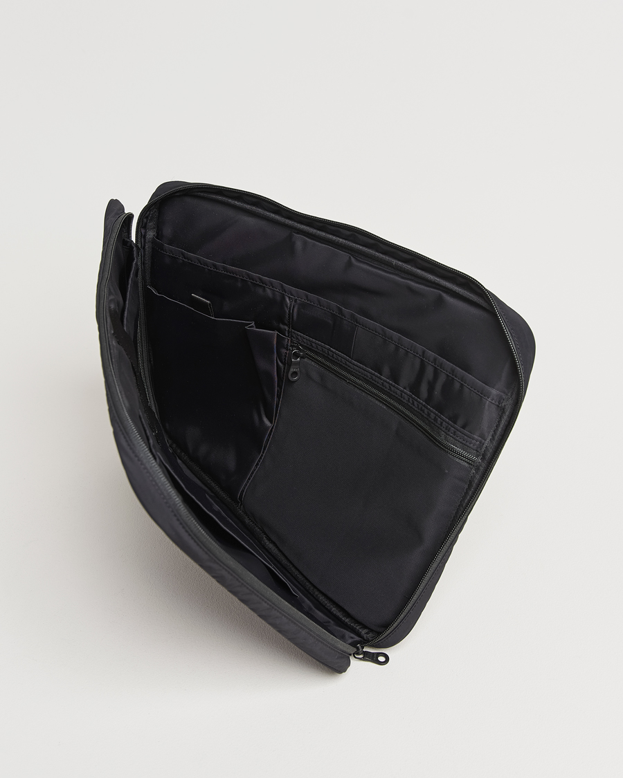 Herren | mazi untitled Nylon Laptop Pouch 16 Inch Black | mazi untitled | Nylon Laptop Pouch 16 Inch Black