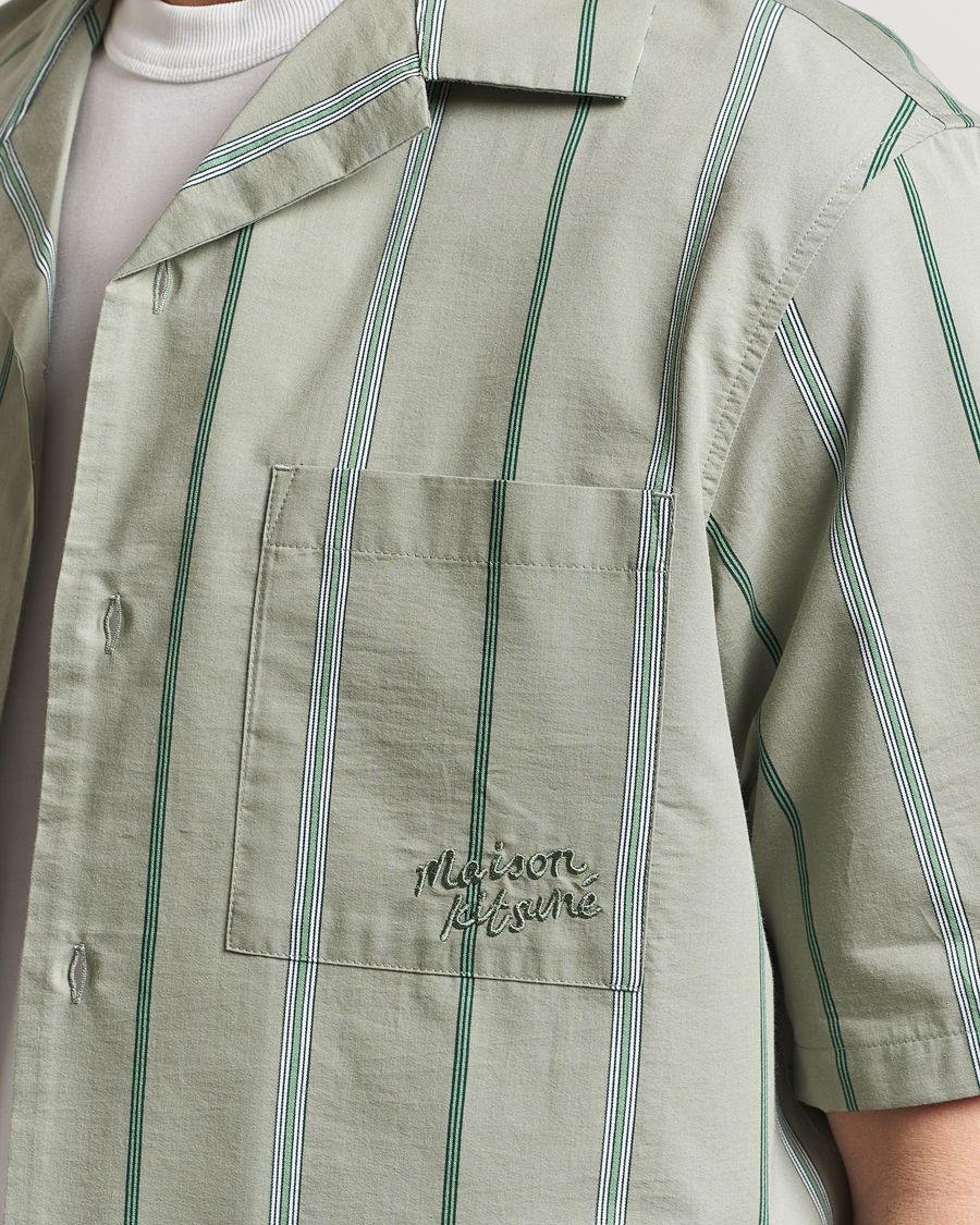 Herren | Hemden | Maison Kitsuné | Resort Striped Short Sleeve Shirt Vert De Gris