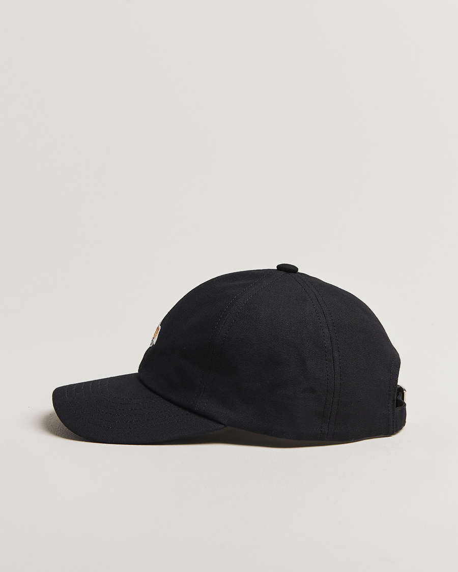 Herren | Maison Kitsuné Baby Fox 6 Panel Cap Black | Maison Kitsuné | Baby Fox 6 Panel Cap Black