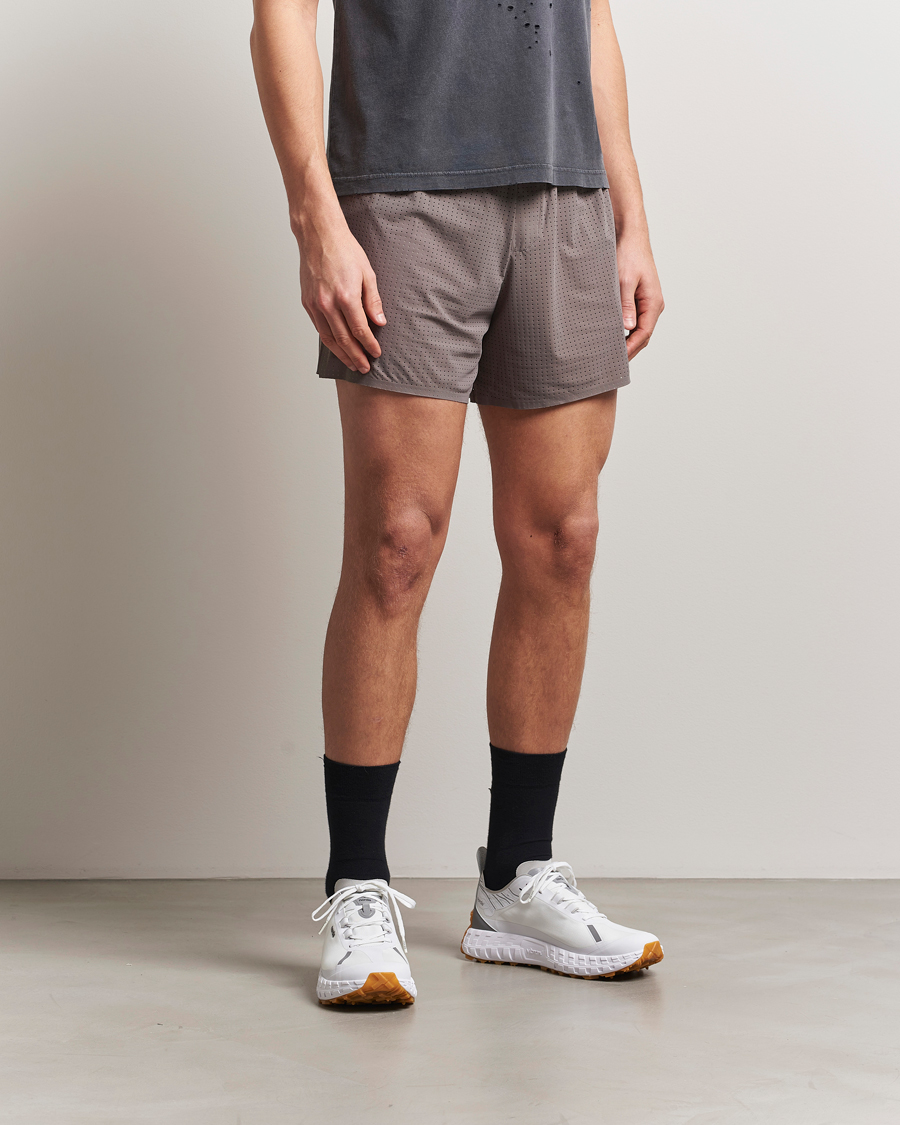 Herren | Shorts | Satisfy | Space-O 5 Inch Shorts Taupe