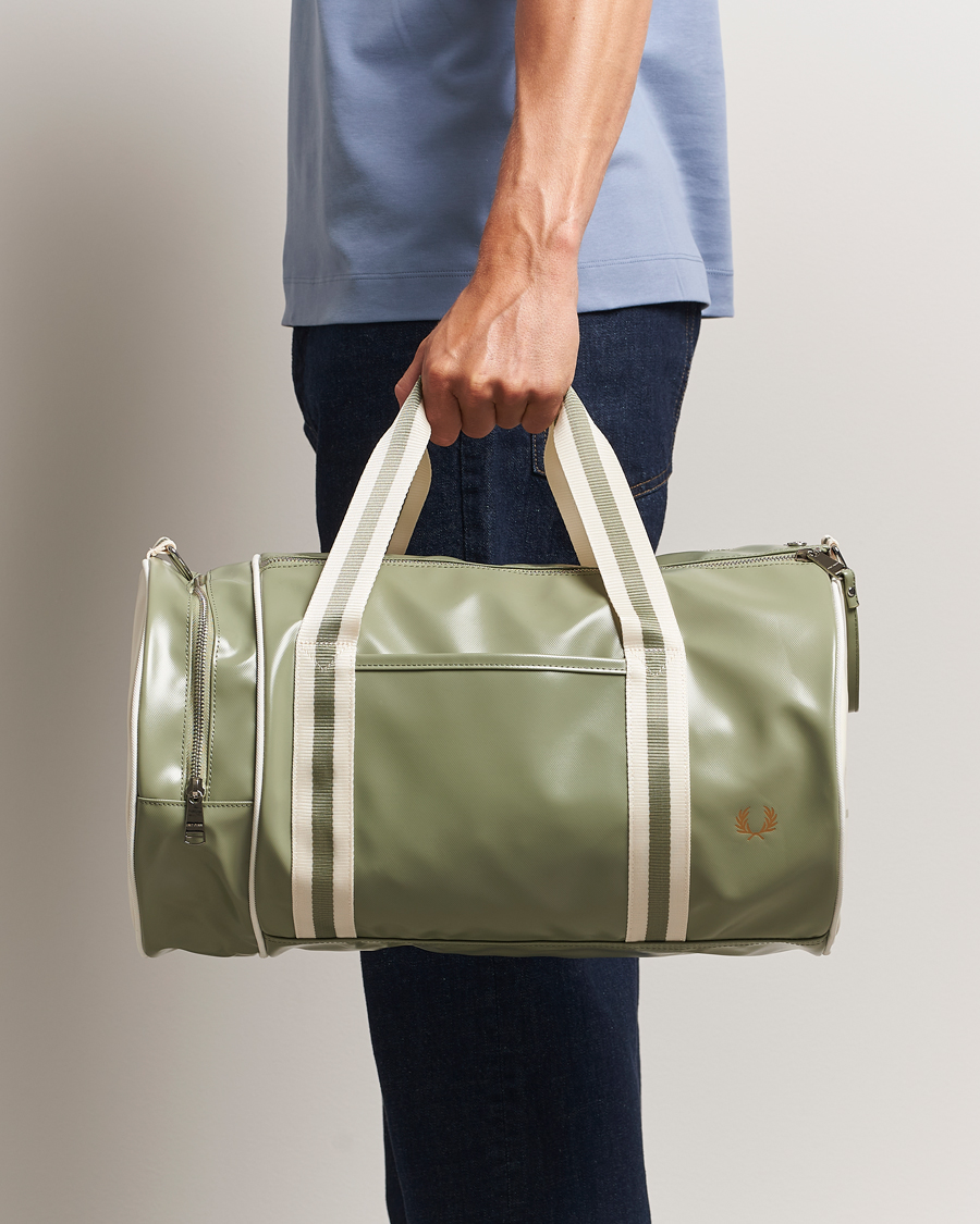 Herren | Fred Perry Classic Barrel Bag Olive Mint/White | Fred Perry | Classic Barrel Bag Olive Mint/White