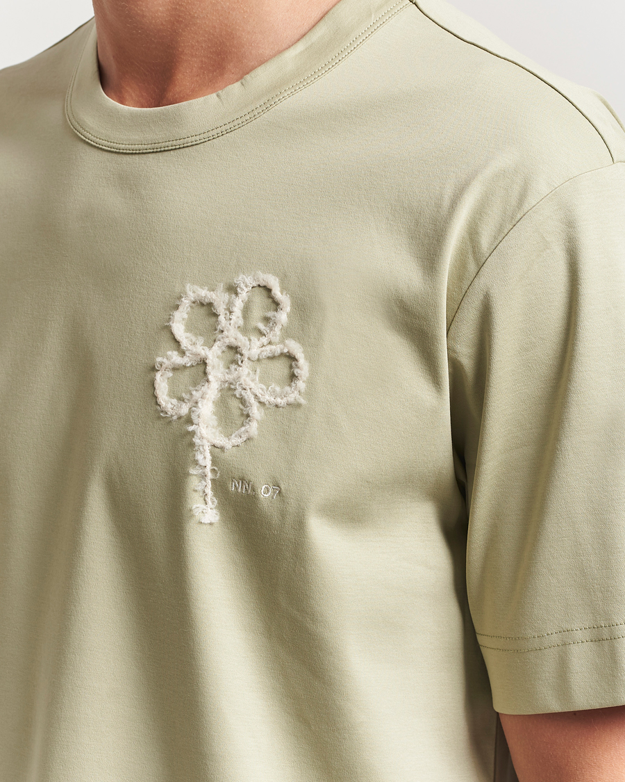 Herren | T-Shirts | NN07 | Pedro Embroidered Flower T-Shirt Sage Green