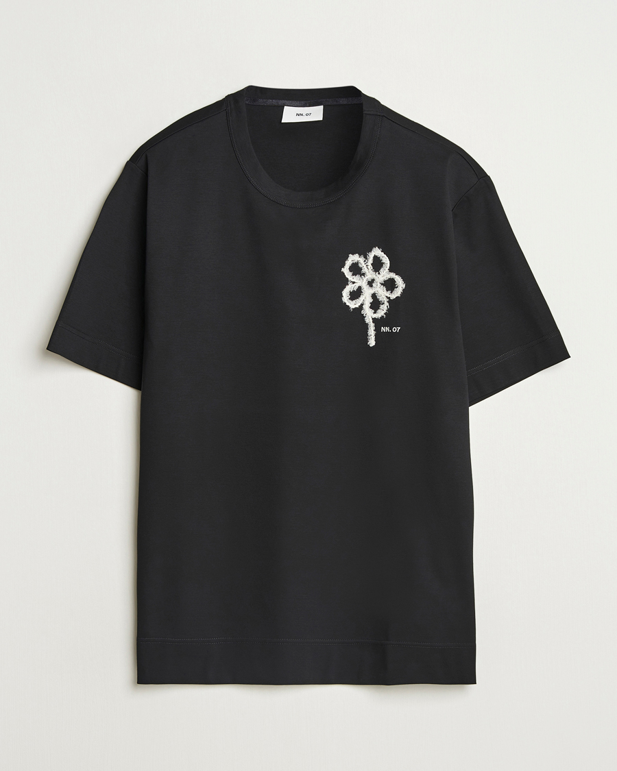 Herren | T-Shirts | NN07 | Pedro Embroidered Flower T-Shirt Black