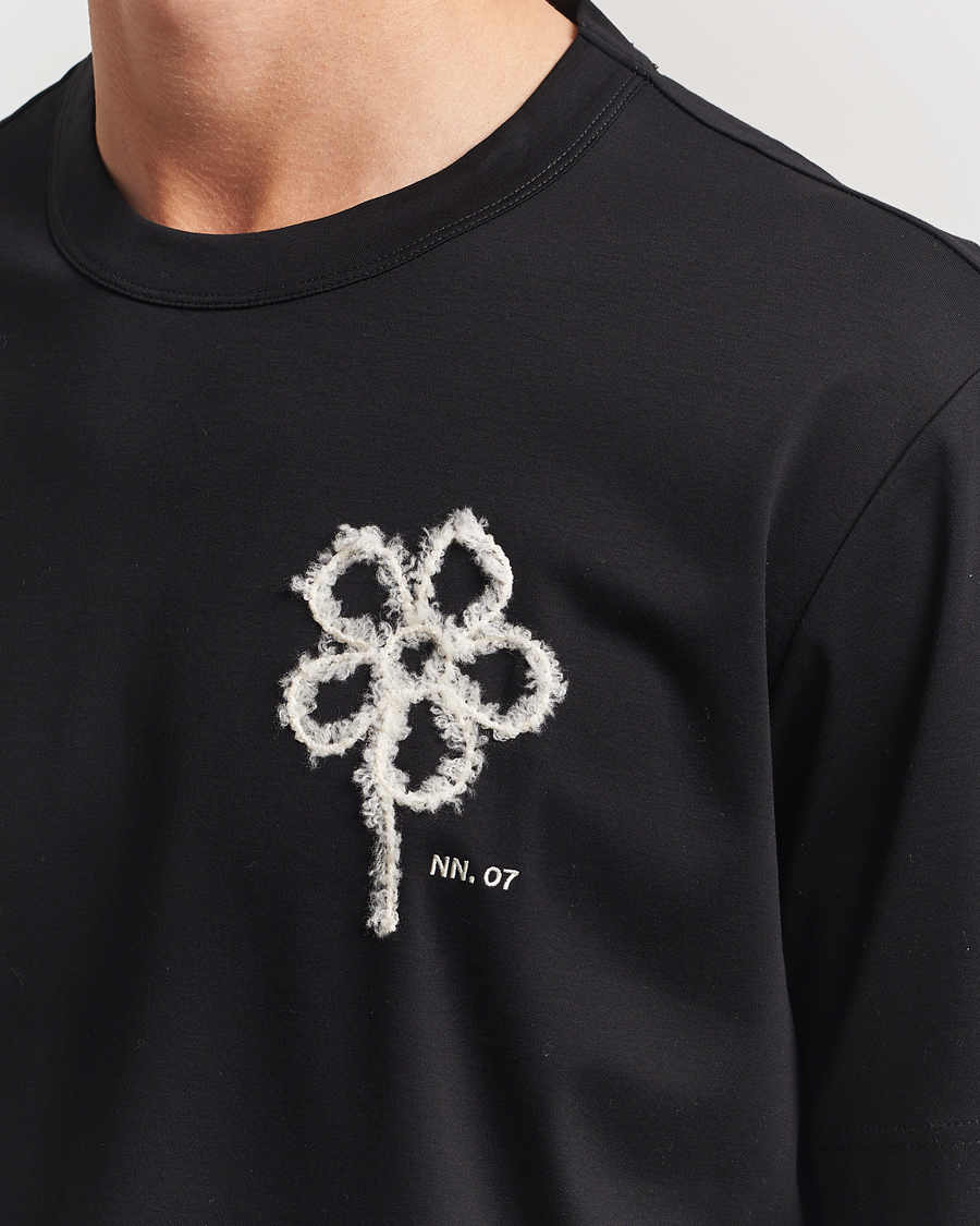 Herren | T-Shirts | NN07 | Pedro Embroidered Flower T-Shirt Black