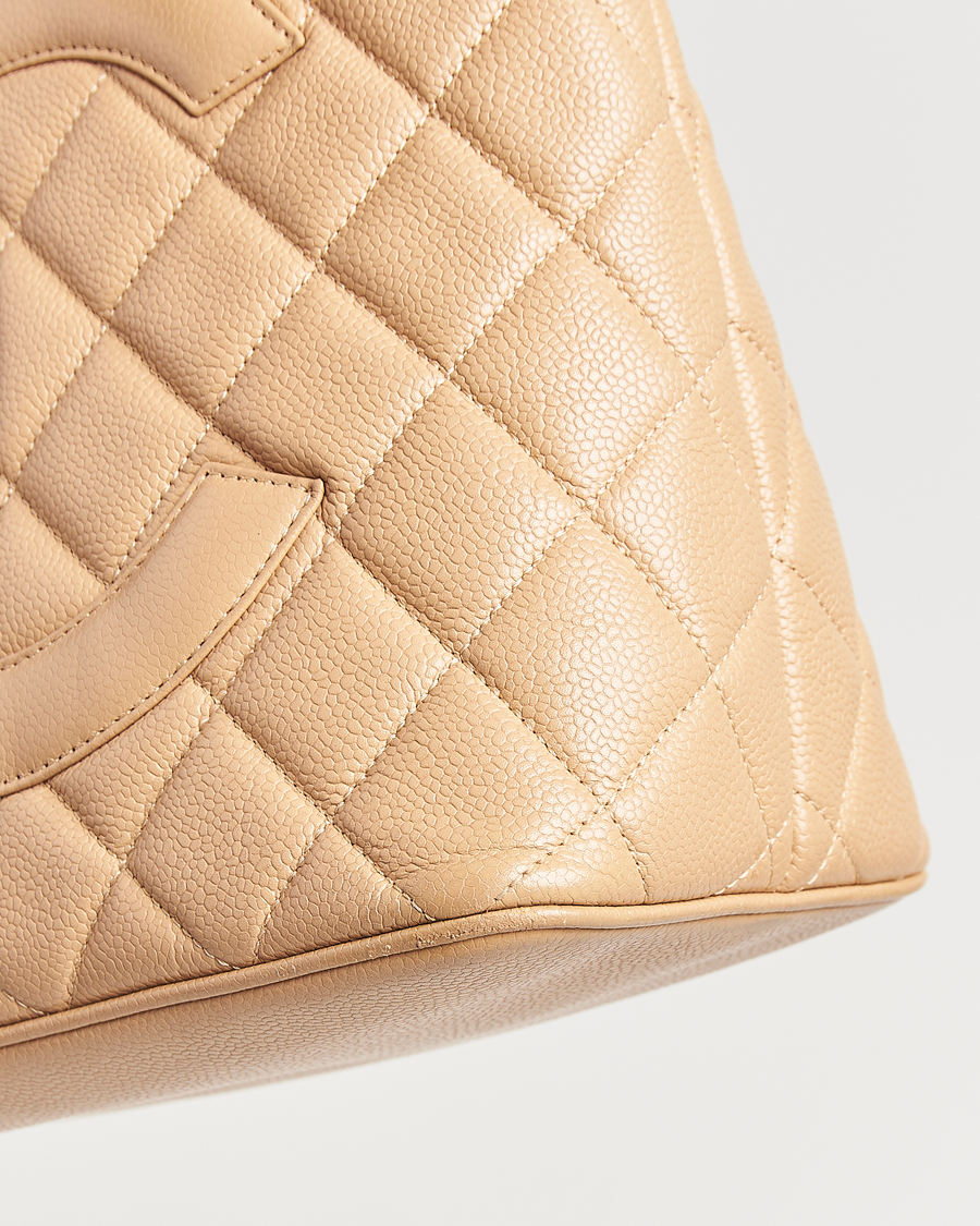 Herren | Chanel Pre-Owned Medallion Tote Bag Caviar Beige | Chanel Pre-Owned | Medallion Tote Bag Caviar Beige