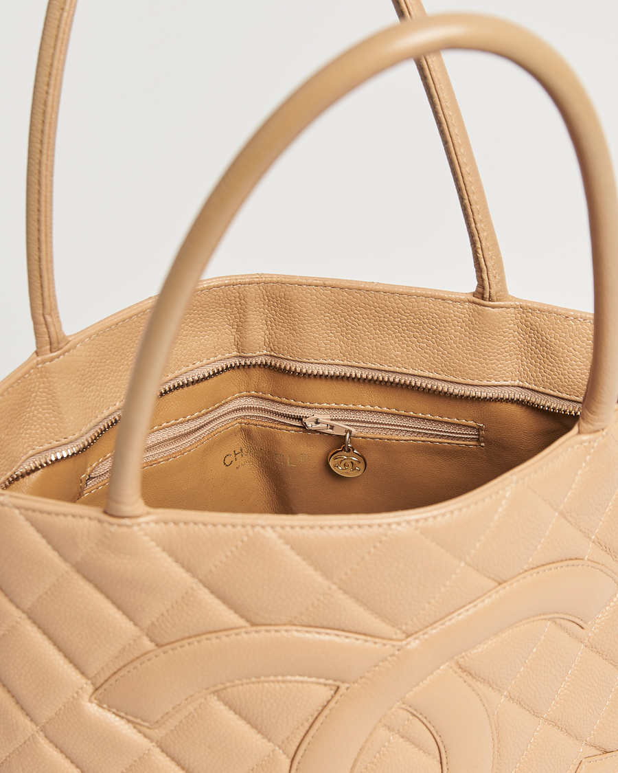 Herren | Chanel Pre-Owned Medallion Tote Bag Caviar Beige | Chanel Pre-Owned | Medallion Tote Bag Caviar Beige