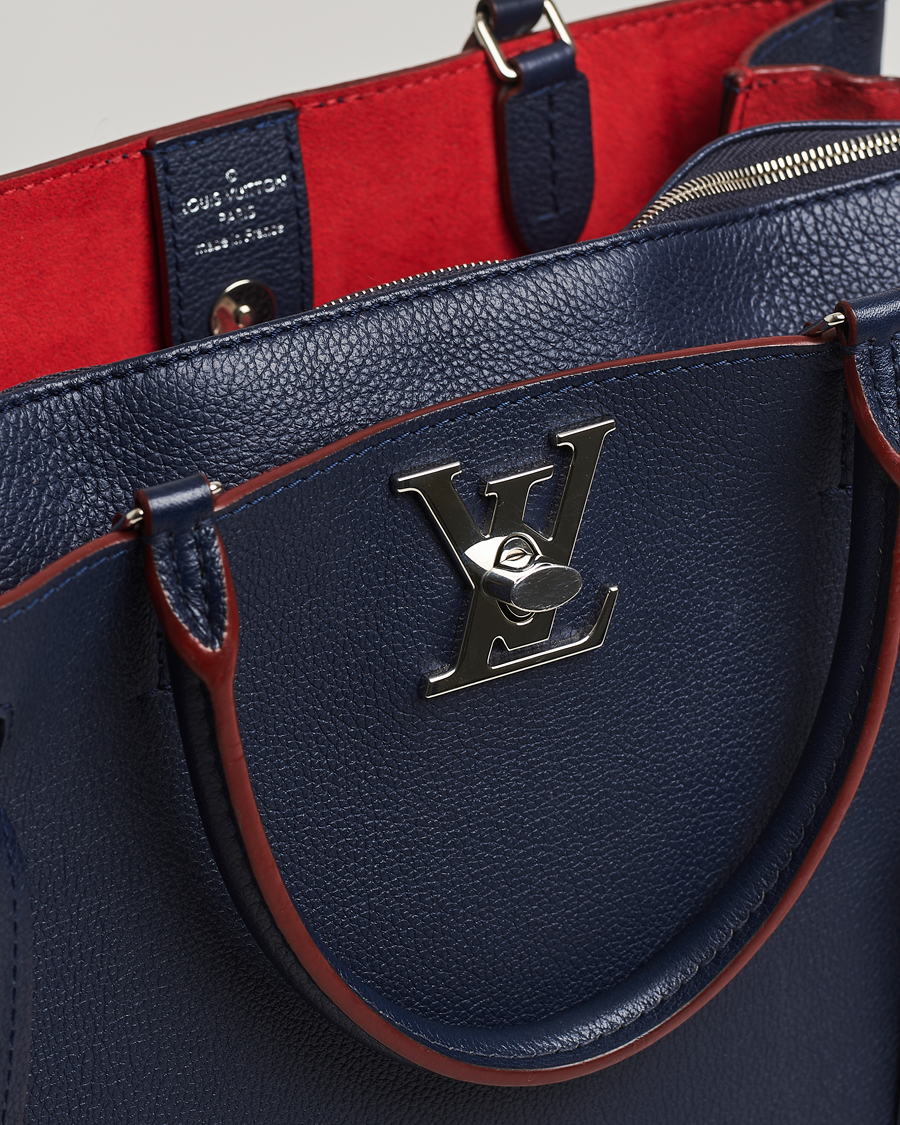 Herren | Louis Vuitton Pre-Owned LockMeTo Handbag Calfskin Navy | Louis Vuitton Pre-Owned | LockMeTo Handbag Calfskin Navy