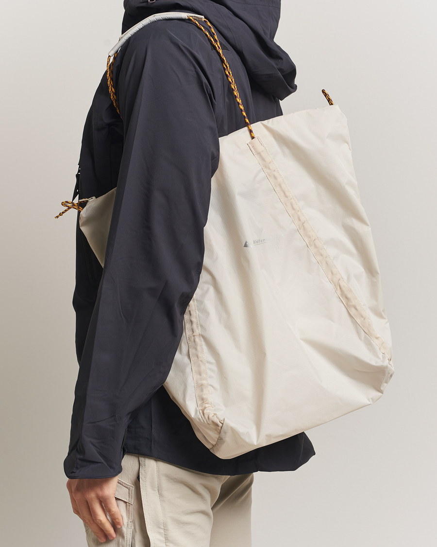 Herren | Taschen | Klättermusen | Gebo 23L Lightweight Totebag Putty Grey