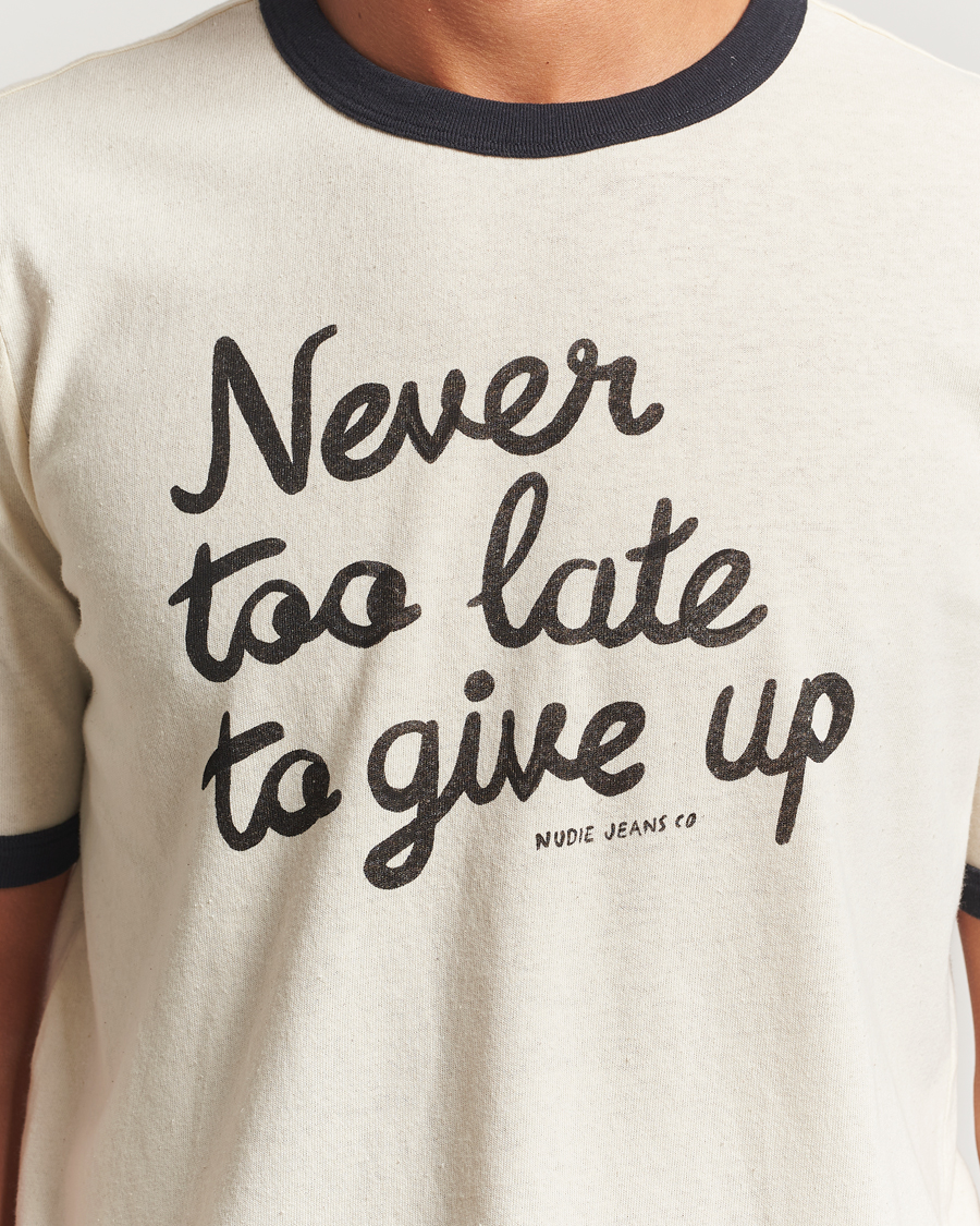 Herren | T-Shirts | Nudie Jeans | Ricky Too Late T-Shirt Ecru