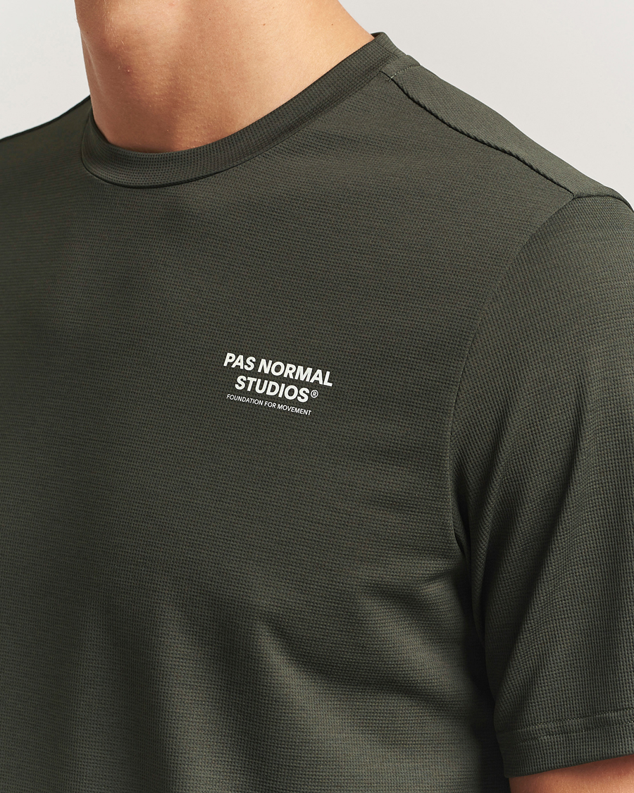 Herren | T-Shirts | Pas Normal Studios | Balance T-Shirt Dark Olive