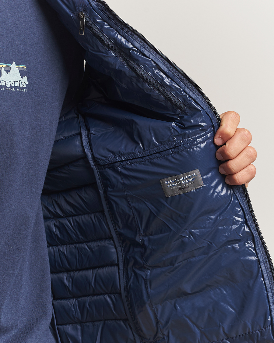 Patagonia Down Sweater Vest New Navy bei Care of Carl