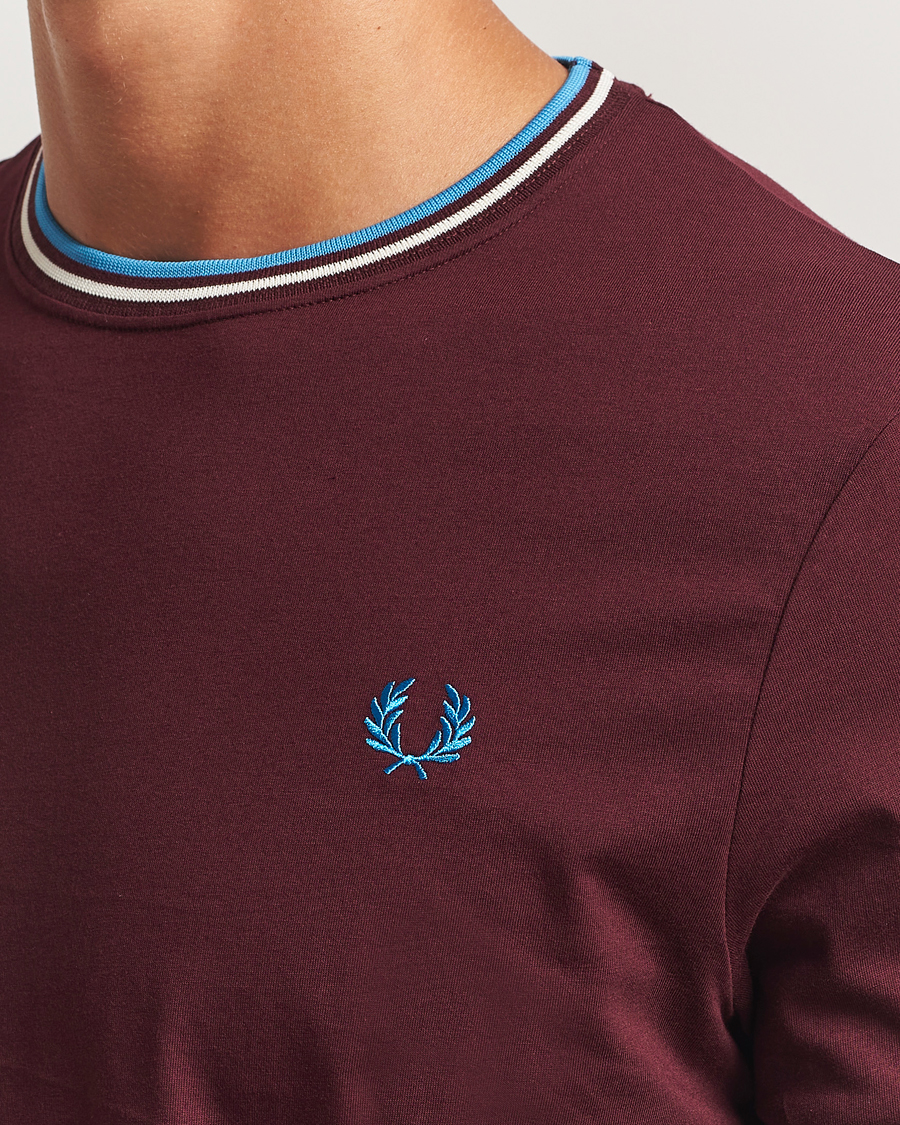Herren | T-Shirts | Fred Perry | Twin Tipped T-Shirt Oxblood