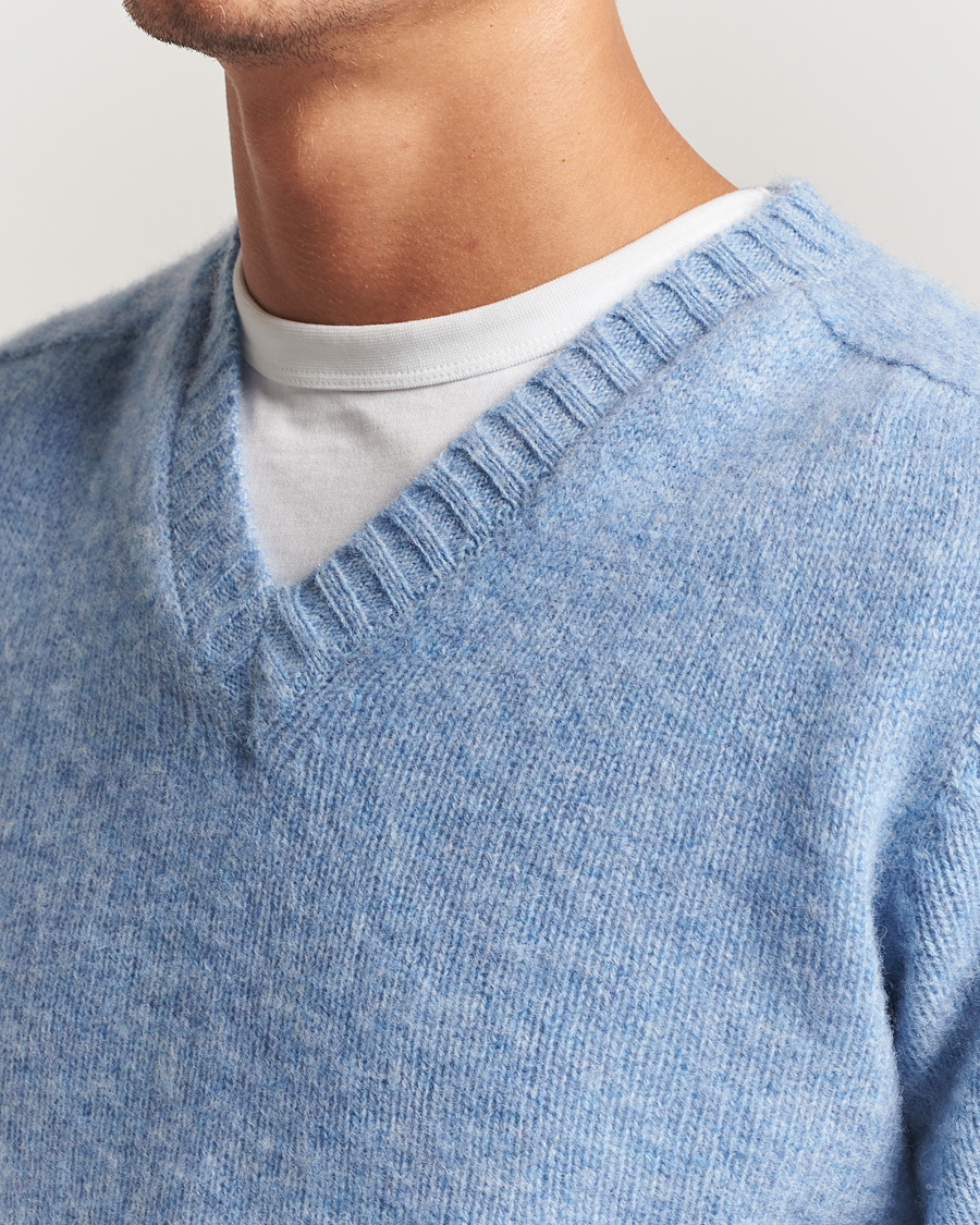 Herren | Pullover | Harley Of Scotland for Care of Carl | Harley Of Scotland Brushed Supersoft Lambswool V-Neck Light Blue