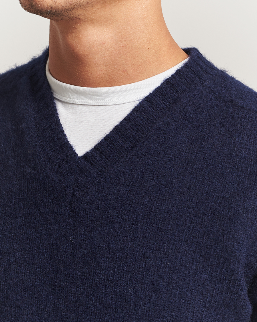Herren | Pullover | Harley Of Scotland for Care of Carl | Harley Of Scotland Brushed Supersoft Lambswool V-Neck Navy
