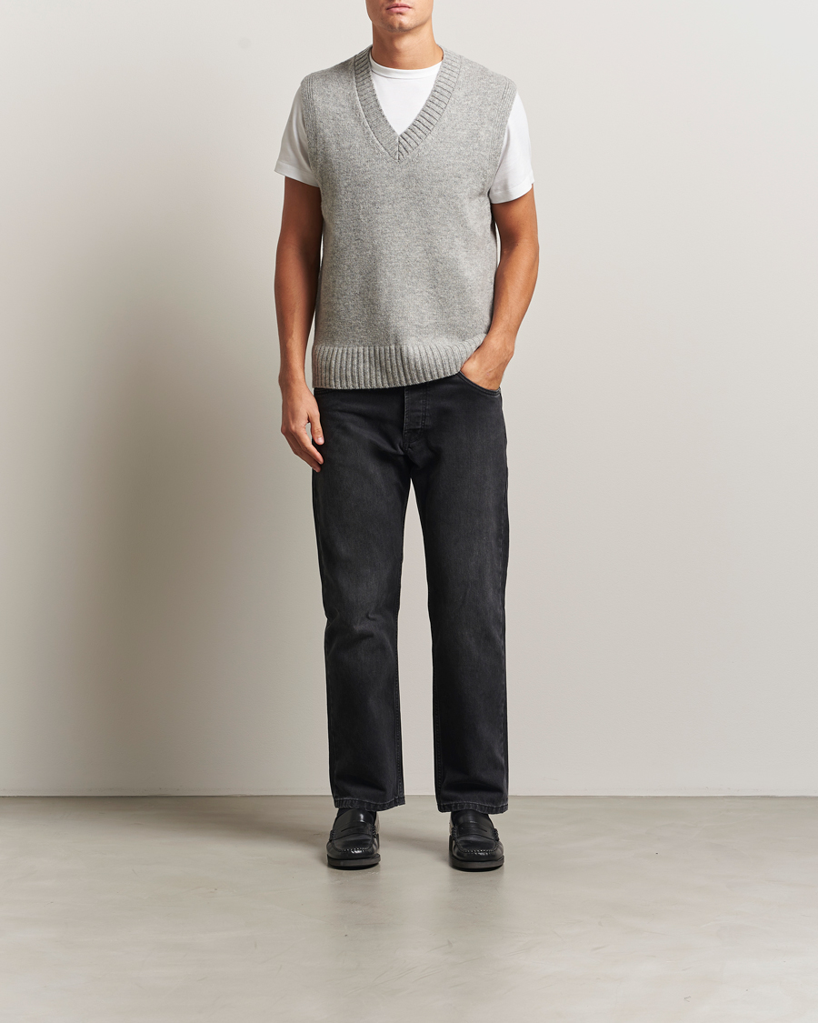 Herren | Pullover | A Day's March | Wigtown Lambswool V-Neck Vest Grey Melange
