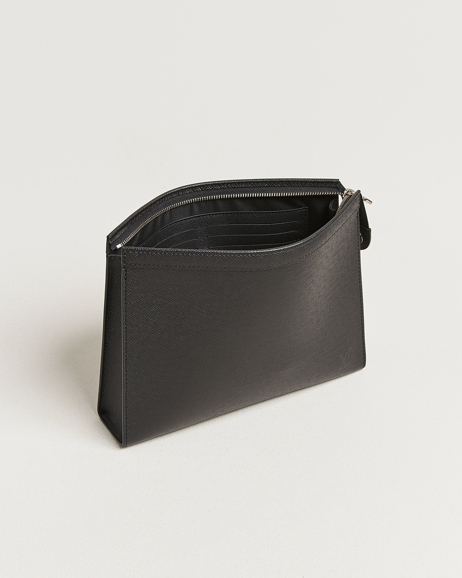 Herren | Pre-Owned & Vintage Bags | Louis Vuitton Pre-Owned | Pochette Voyage Taiga MM Black