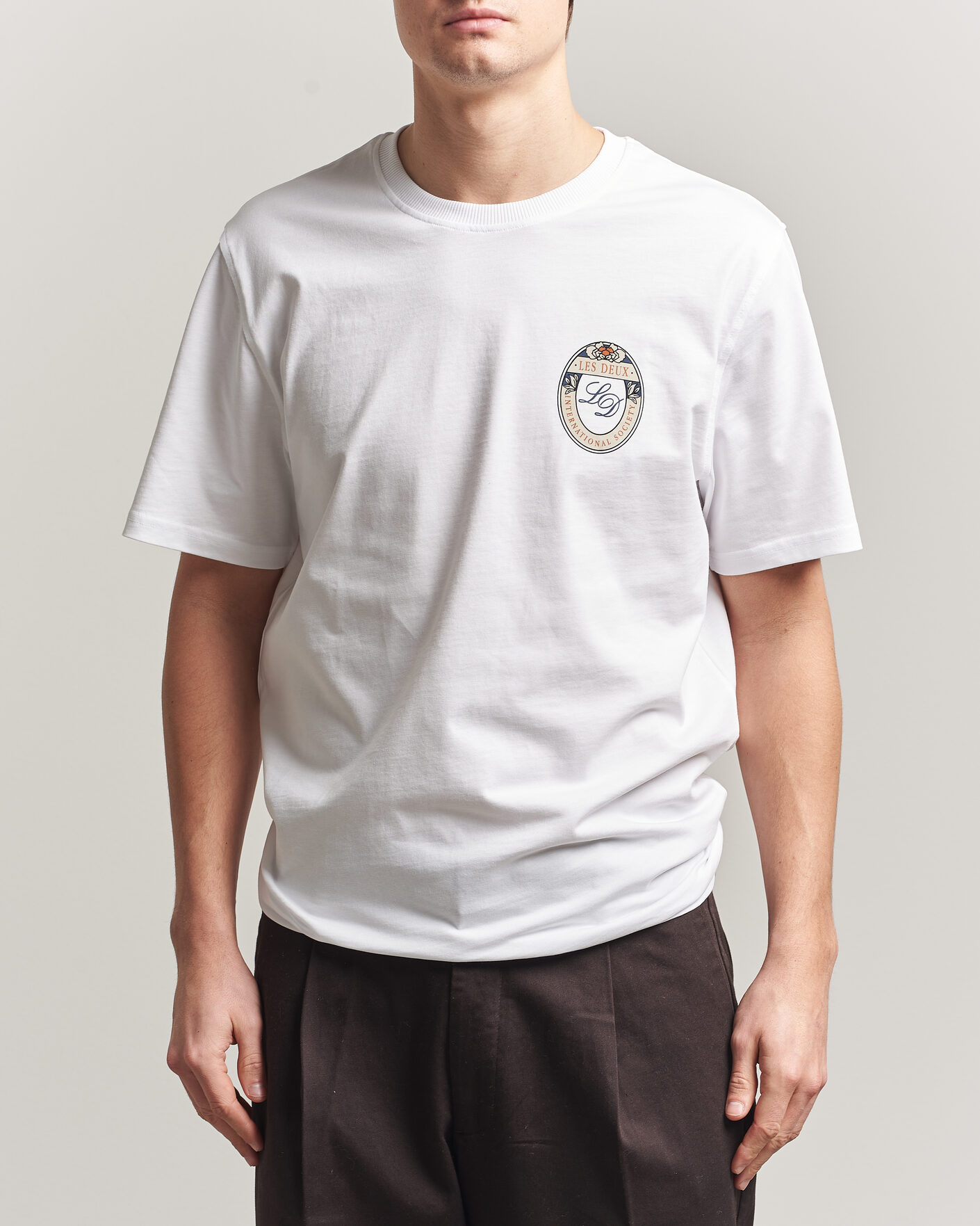 Herren | T-Shirts | LES DEUX | Brday Emblem T-Shirt White