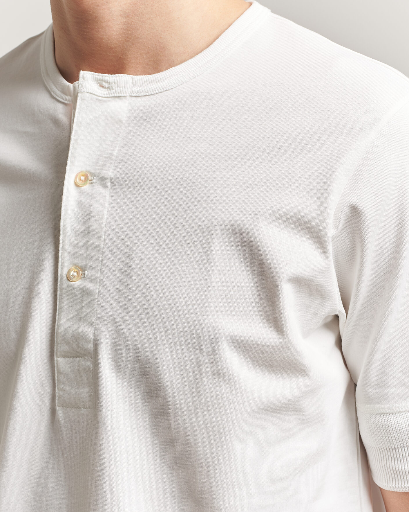 Herren | T-Shirts | Merz b. Schwanen | Classic Organic Cotton Short Sleeve Henley White