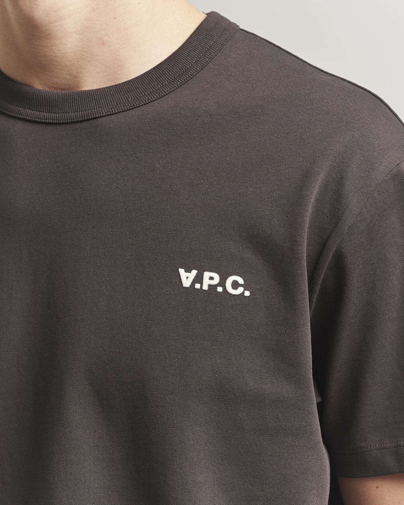 Herren | T-Shirts | A.P.C. | Boxy Fit Petit VPC T-Shirt Ecru Brown