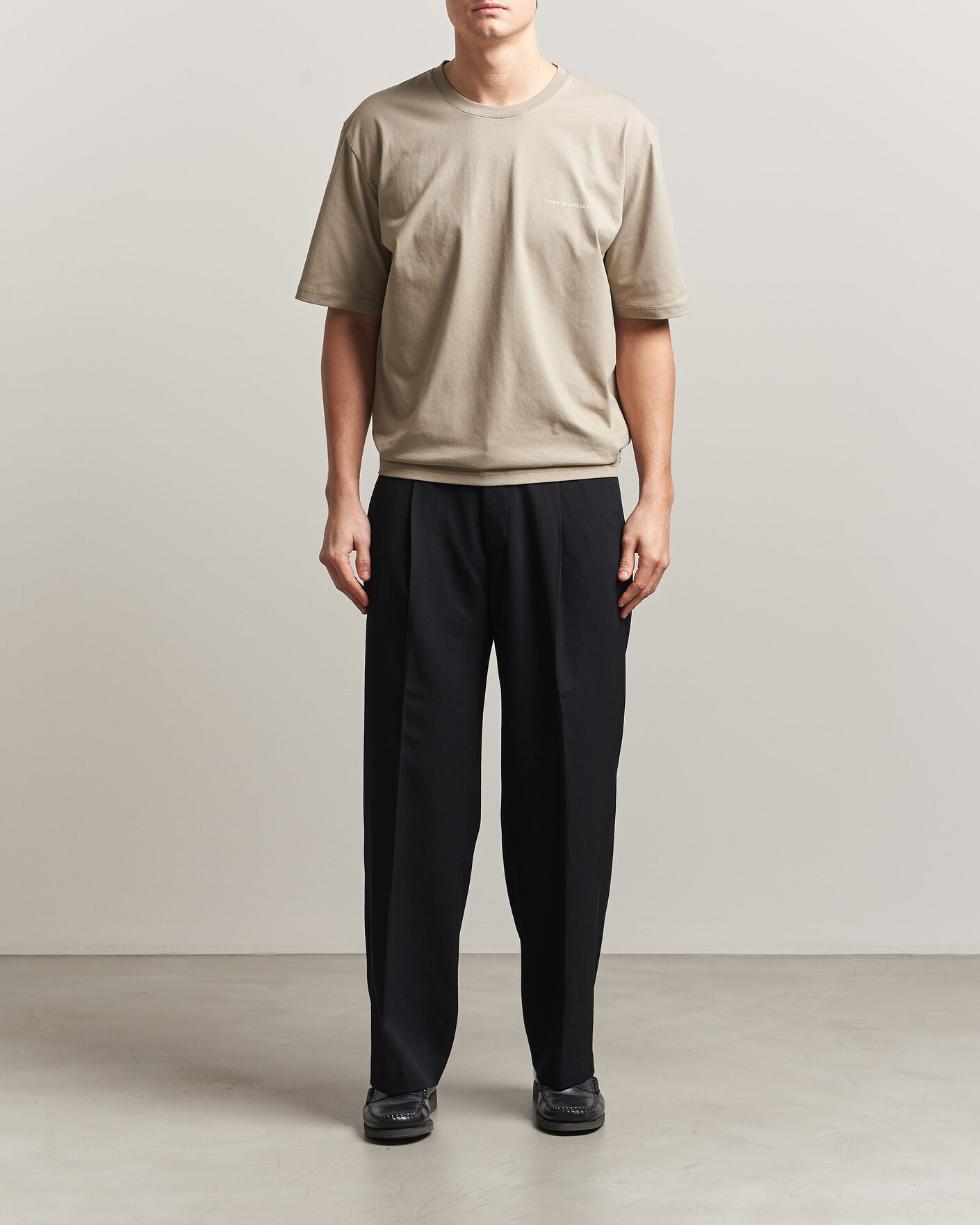 Herren | T-Shirts | Tiger of Sweden | Pro Logo Crew Neck T-Shirt Artichoke Grey
