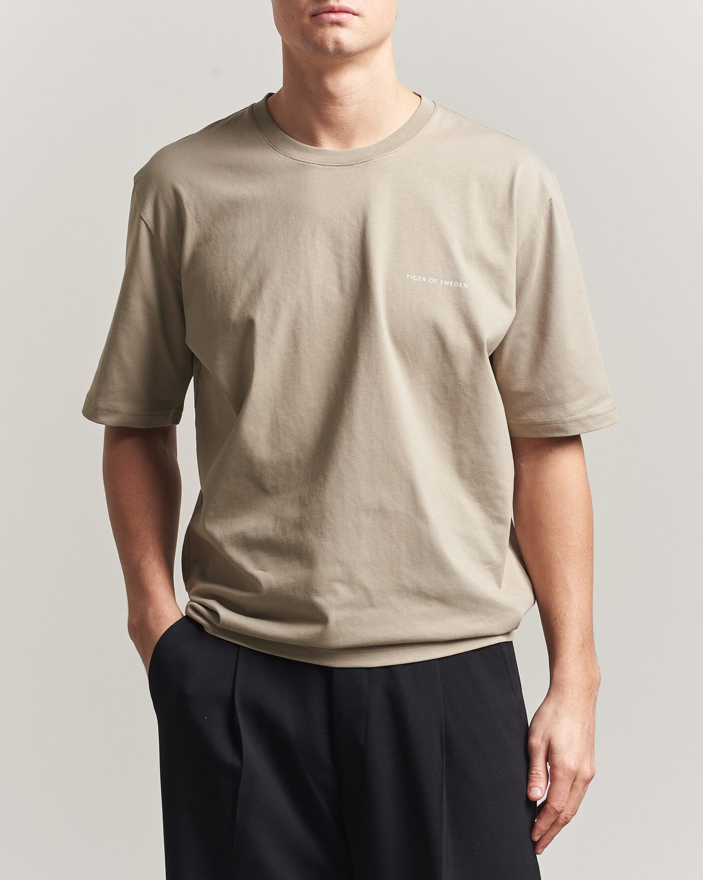 Herren | T-Shirts | Tiger of Sweden | Pro Logo Crew Neck T-Shirt Artichoke Grey