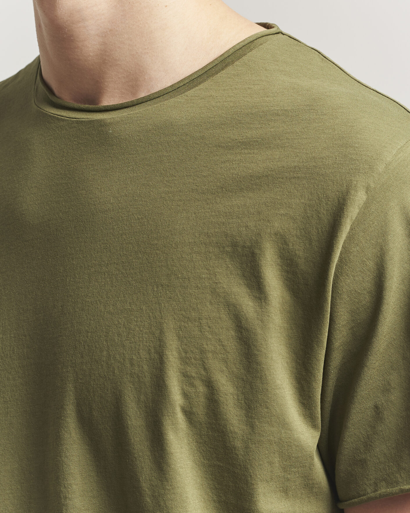 Herren | T-Shirts | Filippa K | Roll Neck Crew Neck T-Shirt Laurel Green