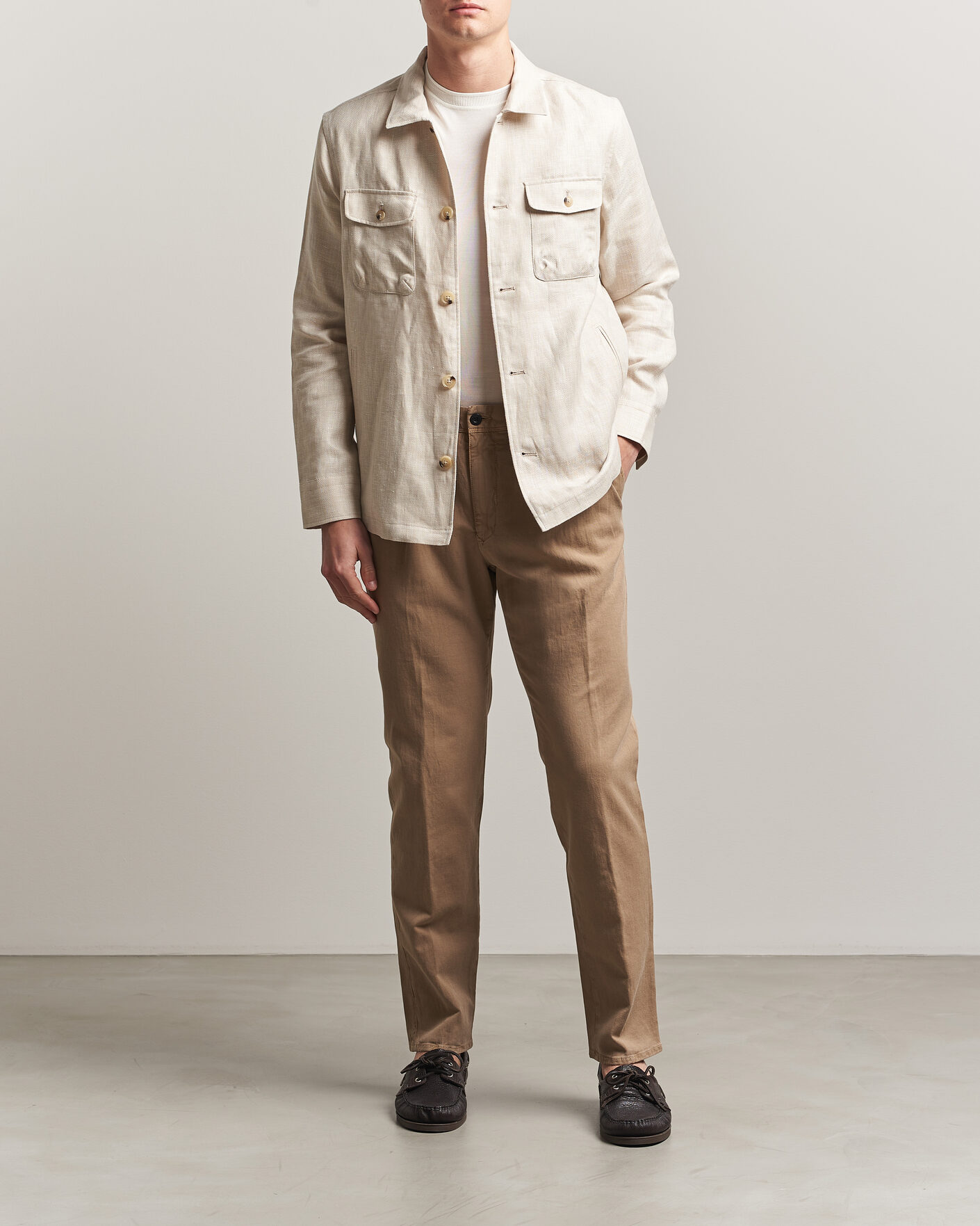 Herren | Hosen | Incotex | Tapered Fit Pleated Linen Slacks Brown