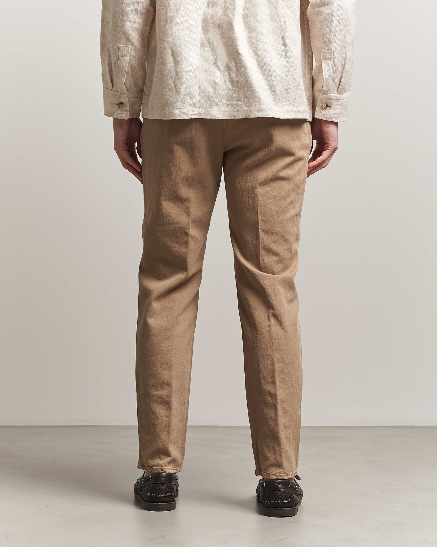 Herren | Hosen | Incotex | Tapered Fit Pleated Linen Slacks Brown